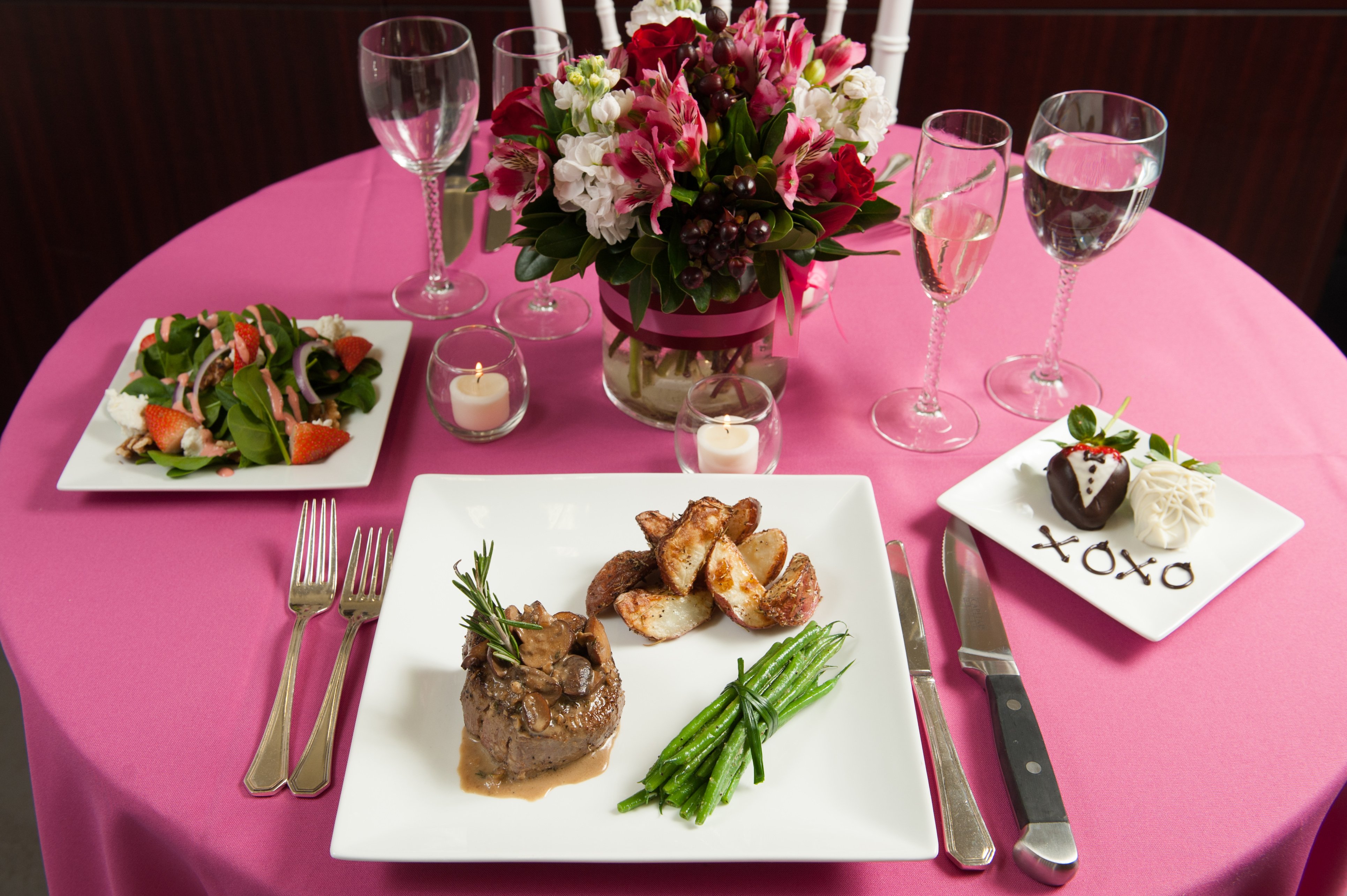 Valentine's Day Chocolate Dipped Strawberries