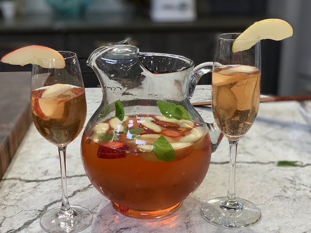 Apple Rosรฉ Sangria Apple Rosรฉ Sangria