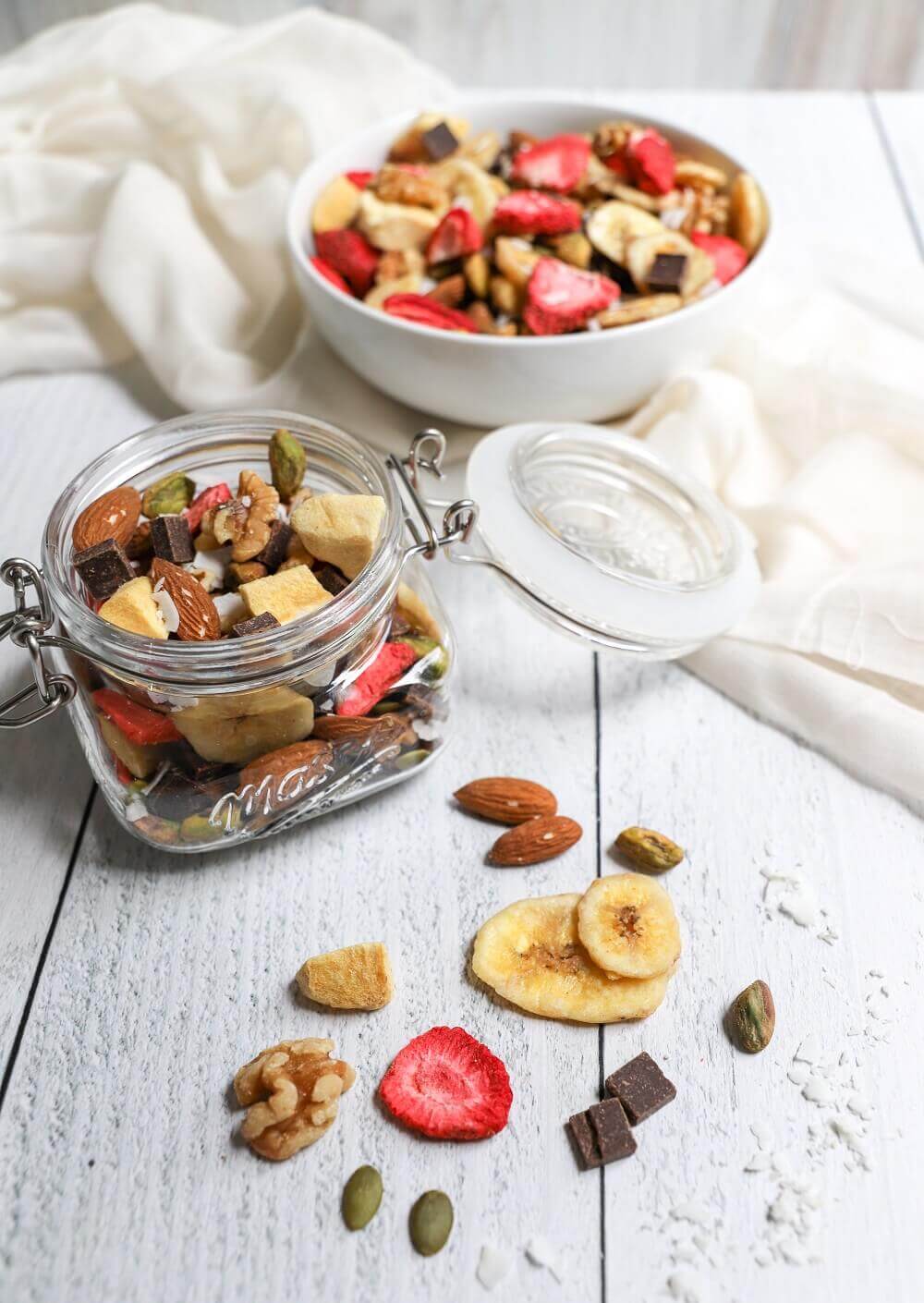 Easy School Lunch Ideas: Homemade Trail Mix Easy School Lunch Ideas: Homemade Trail Mix