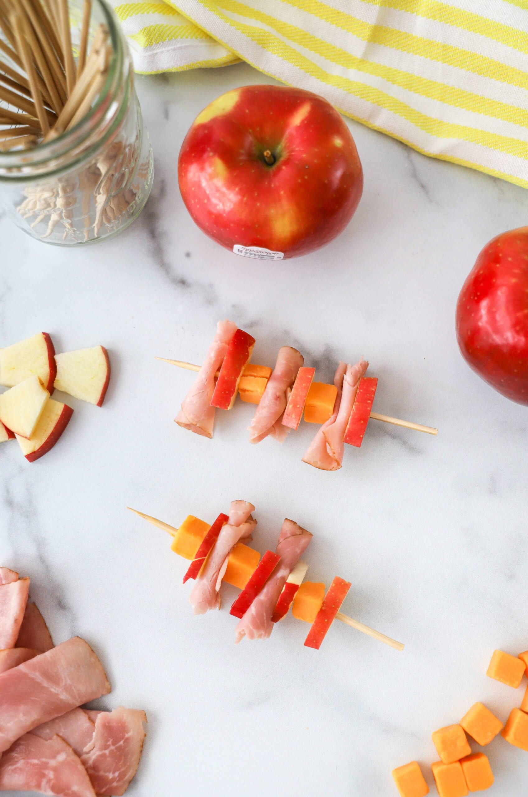 SweeTango Apple, Ham, and Cheese Skewers SweeTango Apple, Ham, and Cheese Skewers