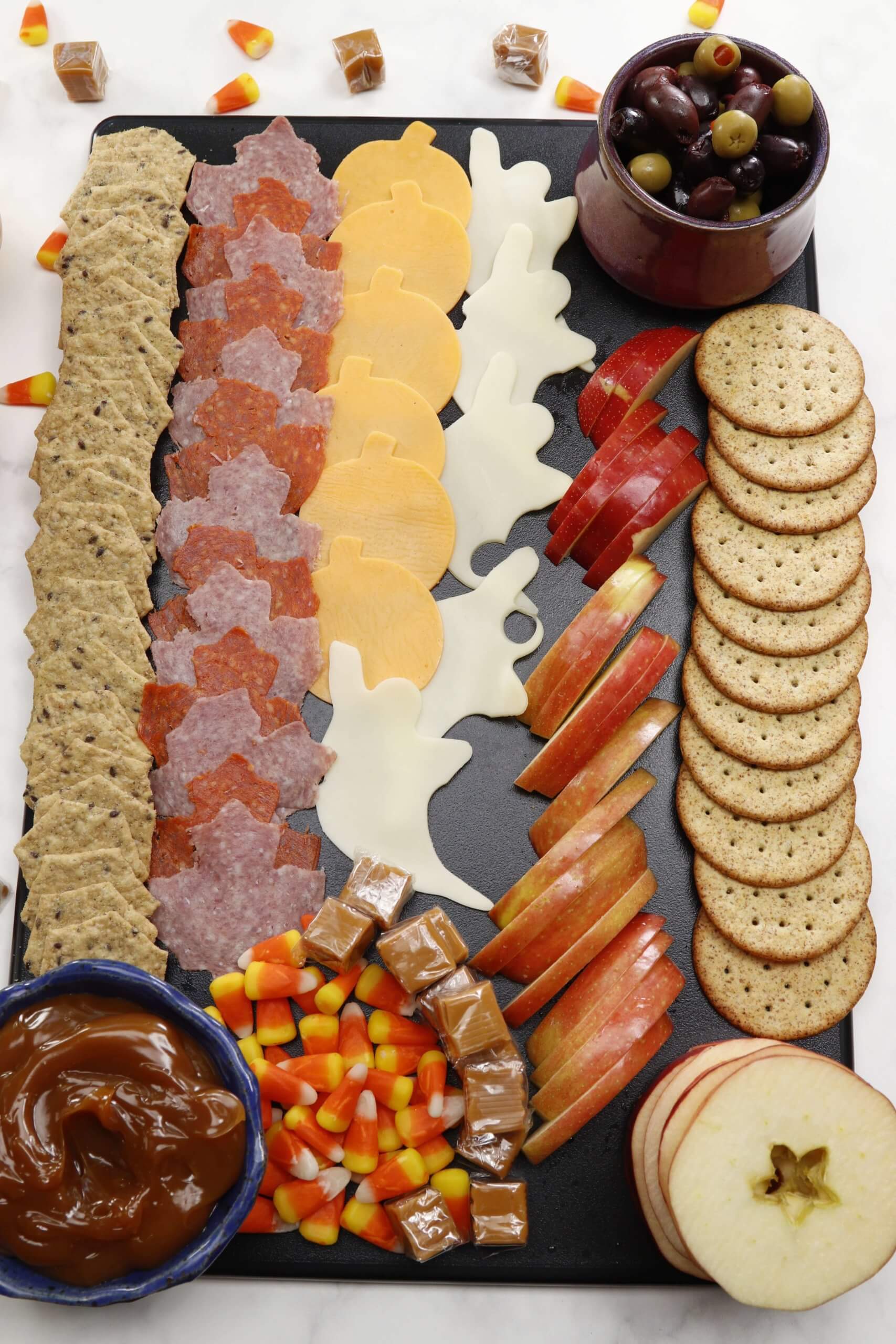 SweeTango® Halloween Charcuterie Board SweeTango® Halloween Charcuterie Board