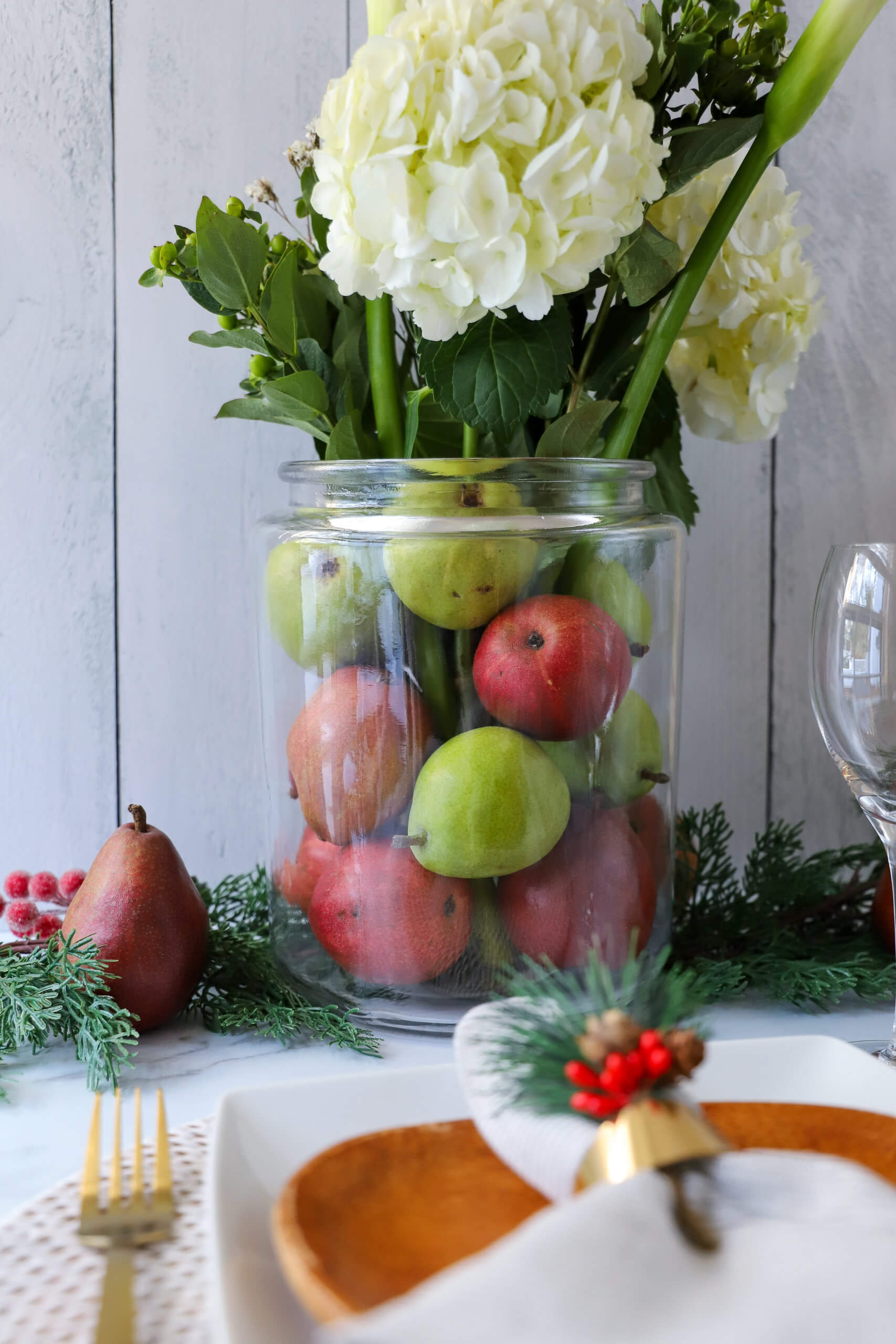 Green and Red Anjou Pears Tablescapes Green and Red Anjou Pears Tablescapes