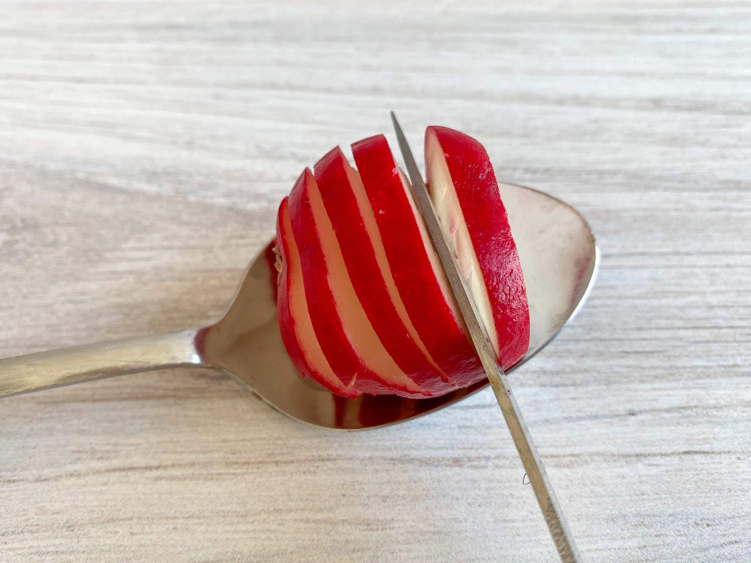 How to cut a hasselback radish How to cut a hasselback radish