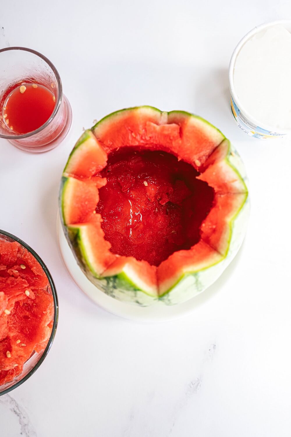 Hollow out the melon Hollow out the melon
