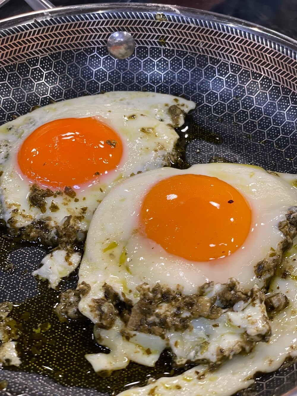 Pesto fried eggs Pesto fried eggs