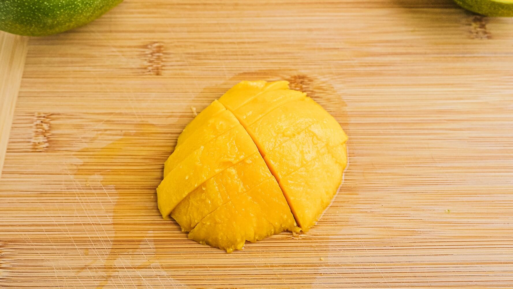 How to slice a mango