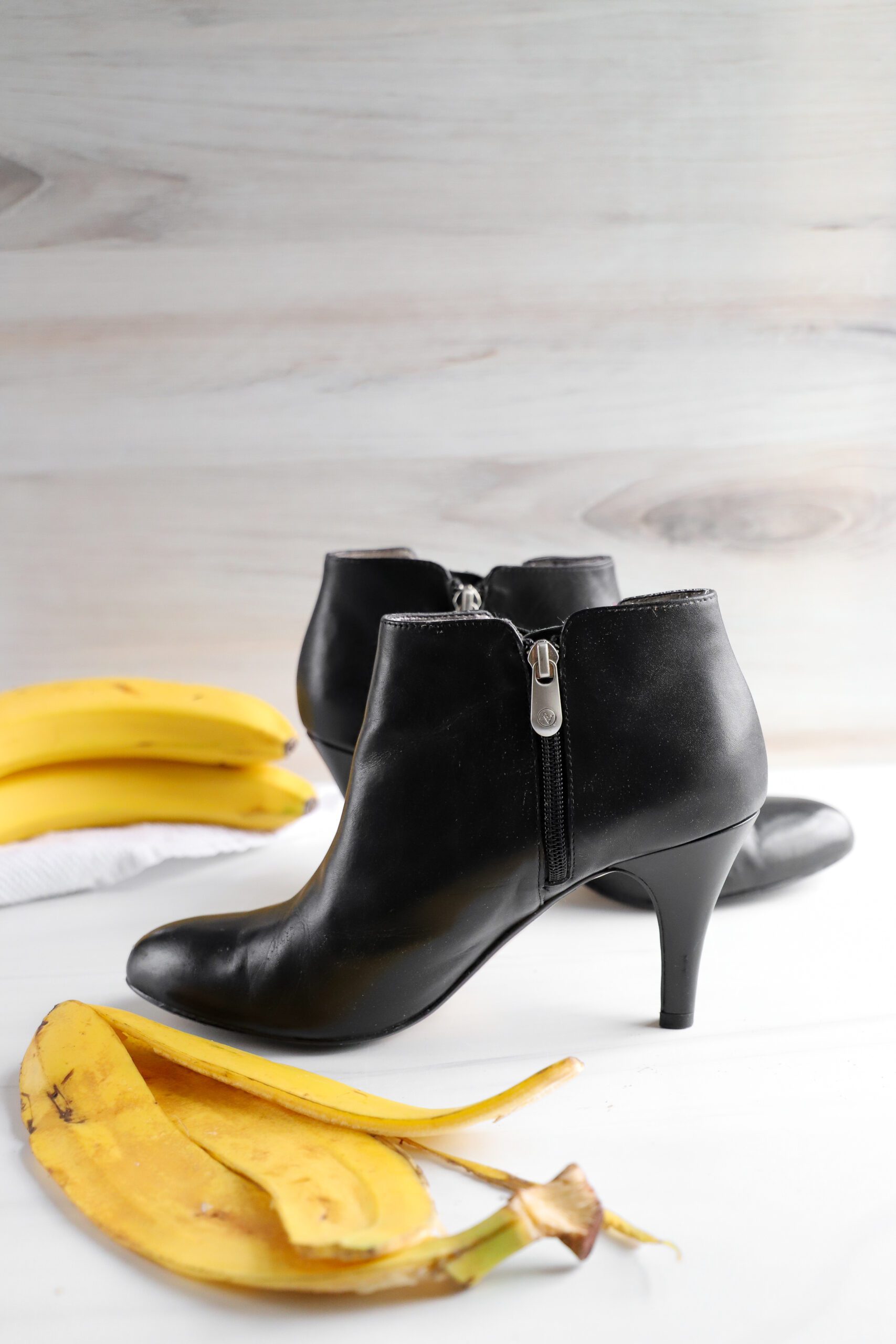 Banana shoe shine Banana peel shoe polish