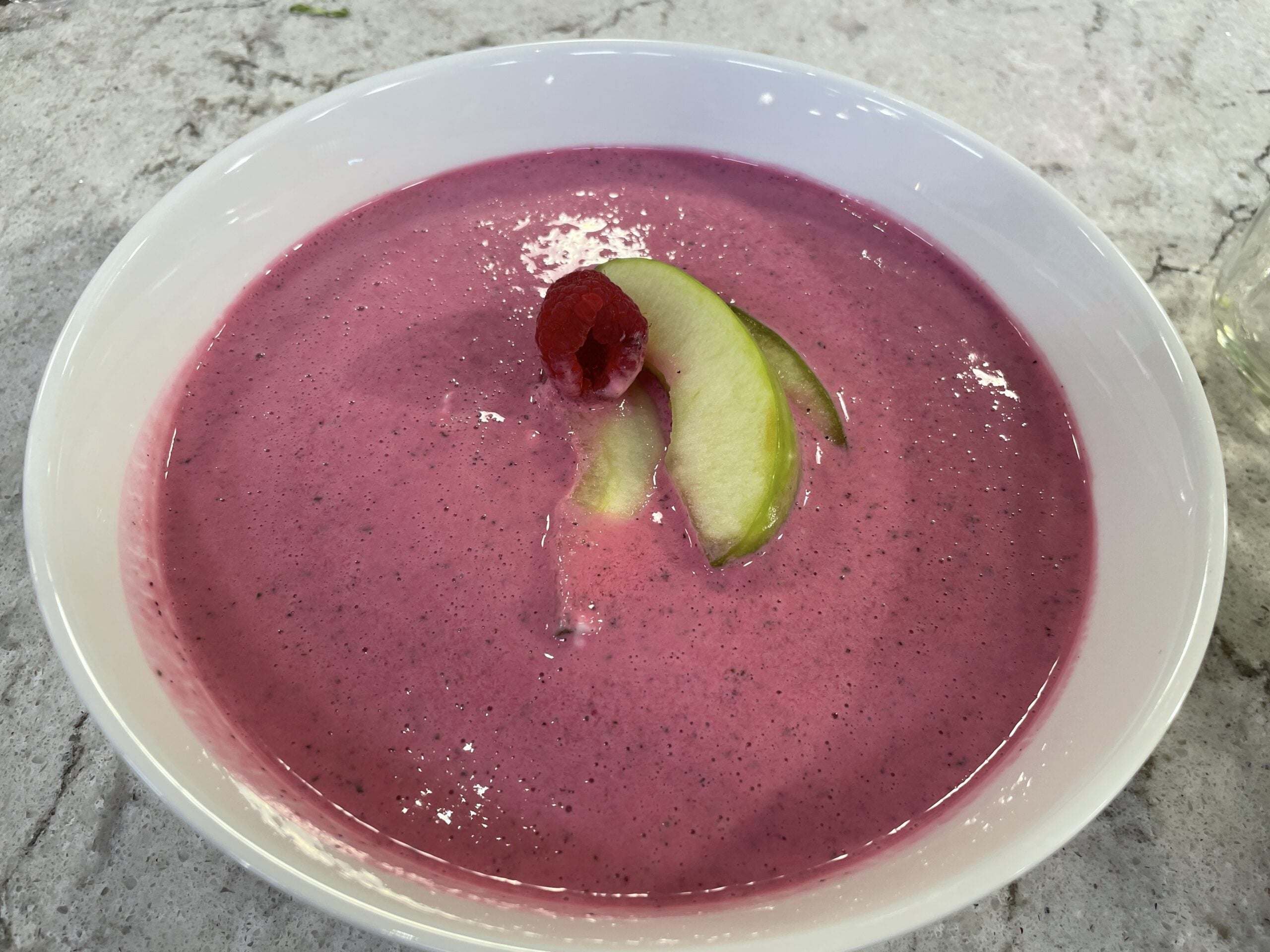 Apple + Dragon Fruit Smoothie Bowl Apple + Dragon Fruit Smoothie Bowl