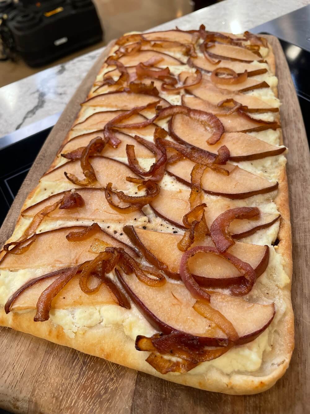 Pear and Balsamic Onion Ricotta Flatbread Pear and Balsamic Onion Ricotta Flatbread