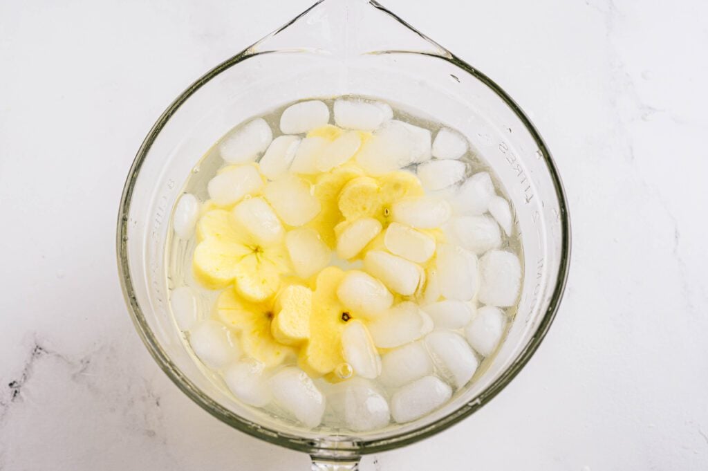 apples in ice water