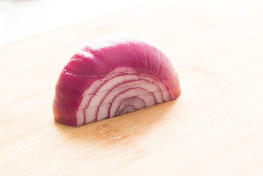 how to cut an onion