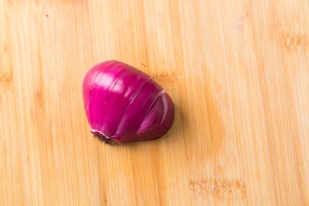 cuts in red onion