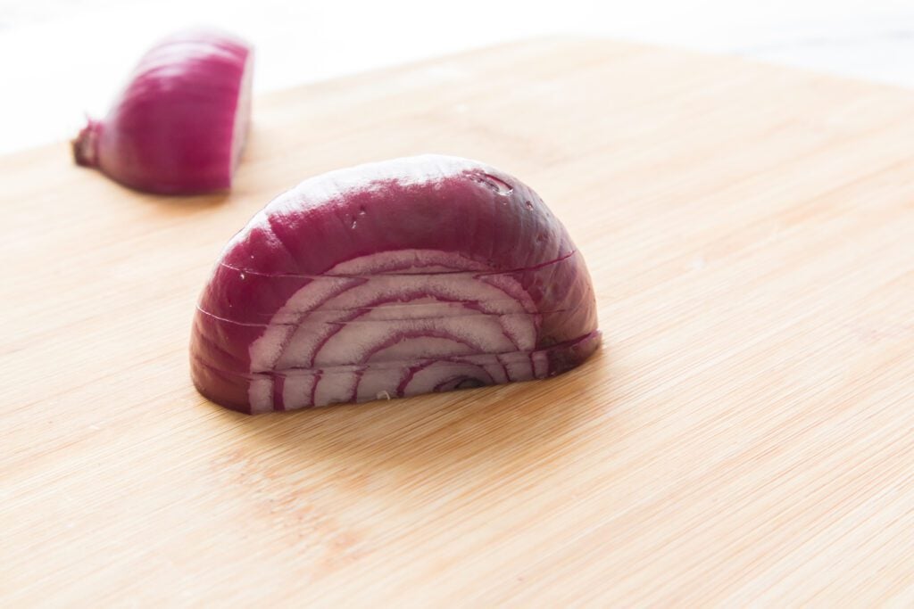 how to cut an onion: diced
