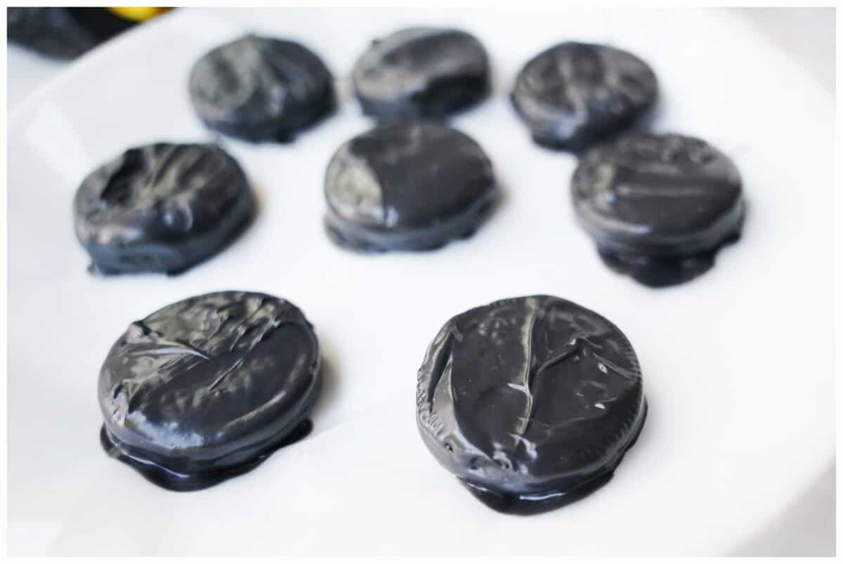 oreos coated in black candy melts