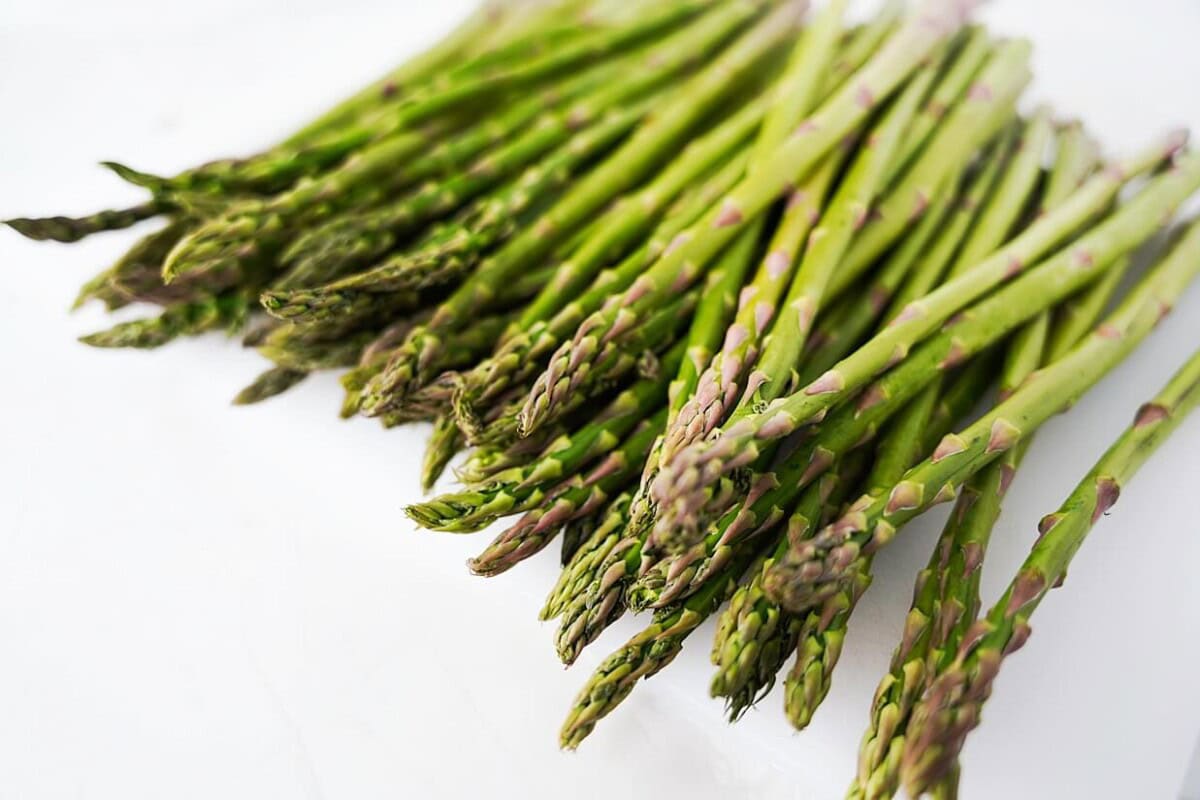 close up of a bunch of asparagus tips
