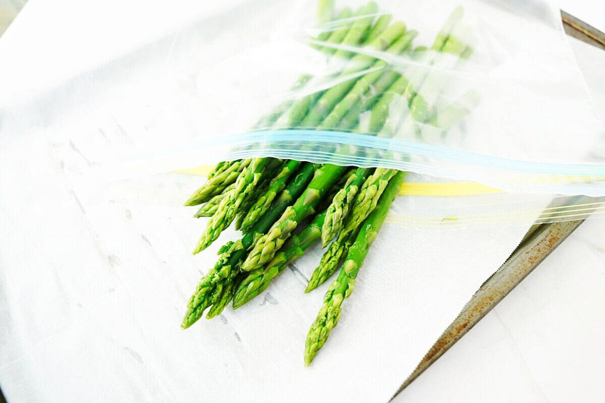 Asparagus in freezer bag
