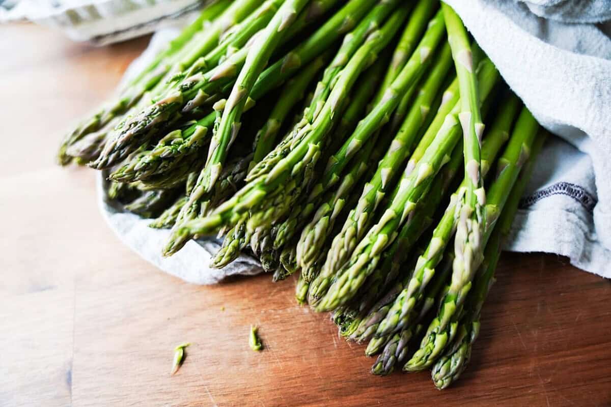 Towel wrapped around asparagus to dry