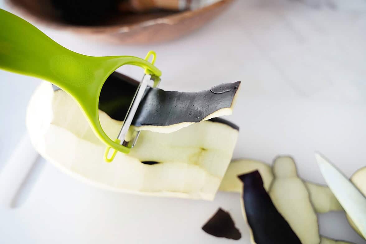 Peeling eggplant skin