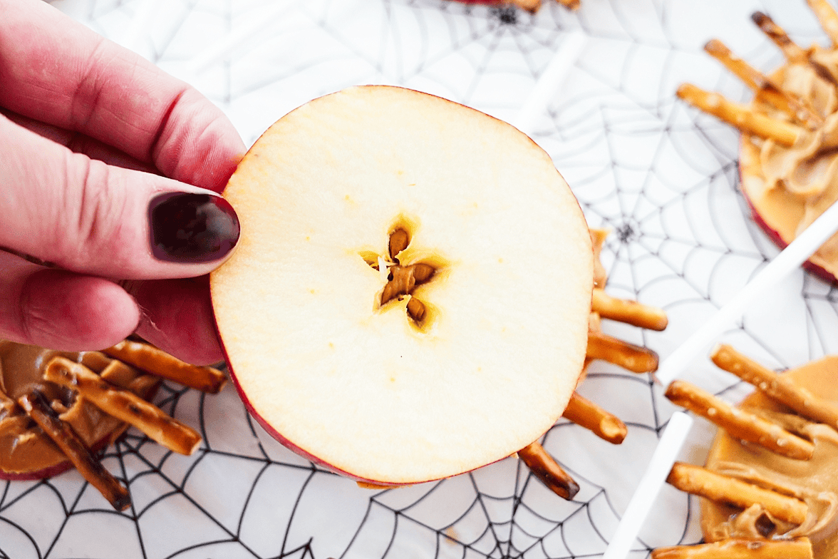 Sandwich your spider apples with another apple round.